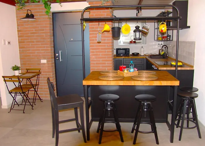 Modern Loft Near * Bulciago